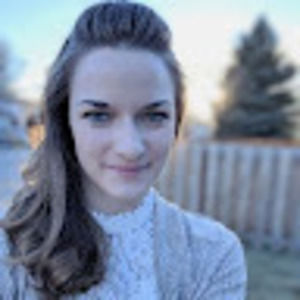 Meet your Posher, Larissa